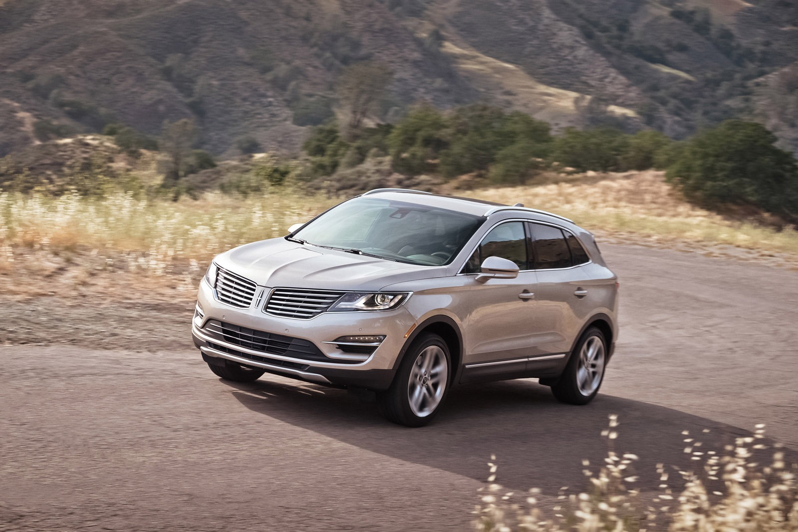 Lincoln Recalls All MKCs Built Through September to Relocate Push