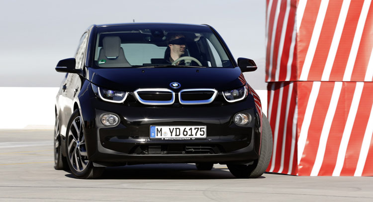  BMW Demonstrates the i3’s Self-Parking and Collision Avoidance Systems