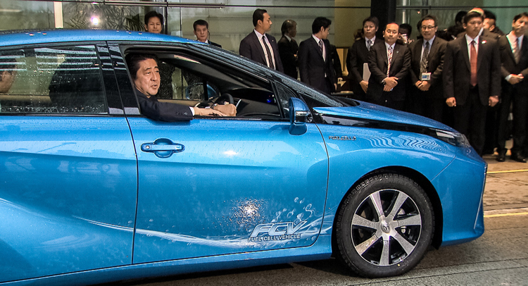  Toyota Delivers First Mirai Fuel Cell Vehicle to Japanese Prime Minister [w/Video]