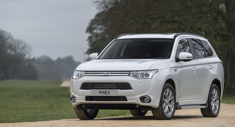  Mitsubishi UK Targets Premium Segment With High-Spec and -Priced Outlander PHEV