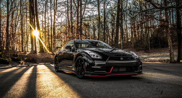  Nissan GT-R NISMO Knows How To Smile For The Camera