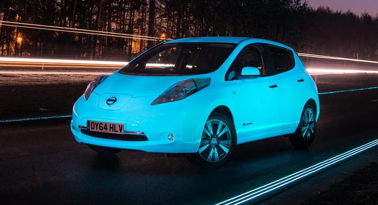  Nissan’s Glowing Leaf Meets World’s First Glow-in-the-Dark Motorway [w/Video]