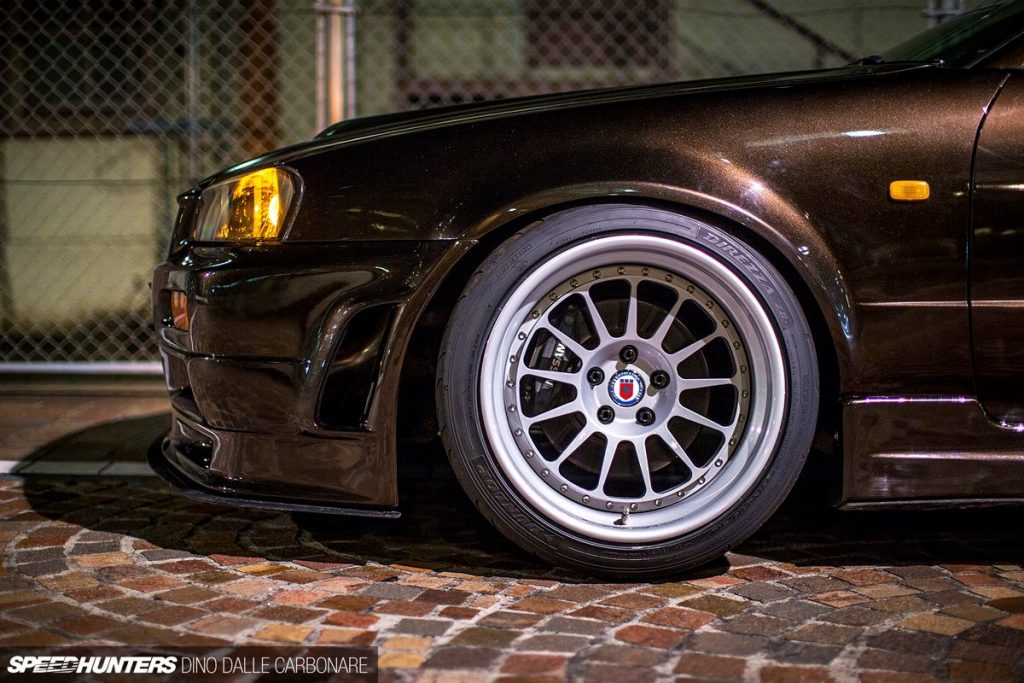 Custom Wheels Look At Home On Iconic Nissan Skyline GT-R R34 | Carscoops