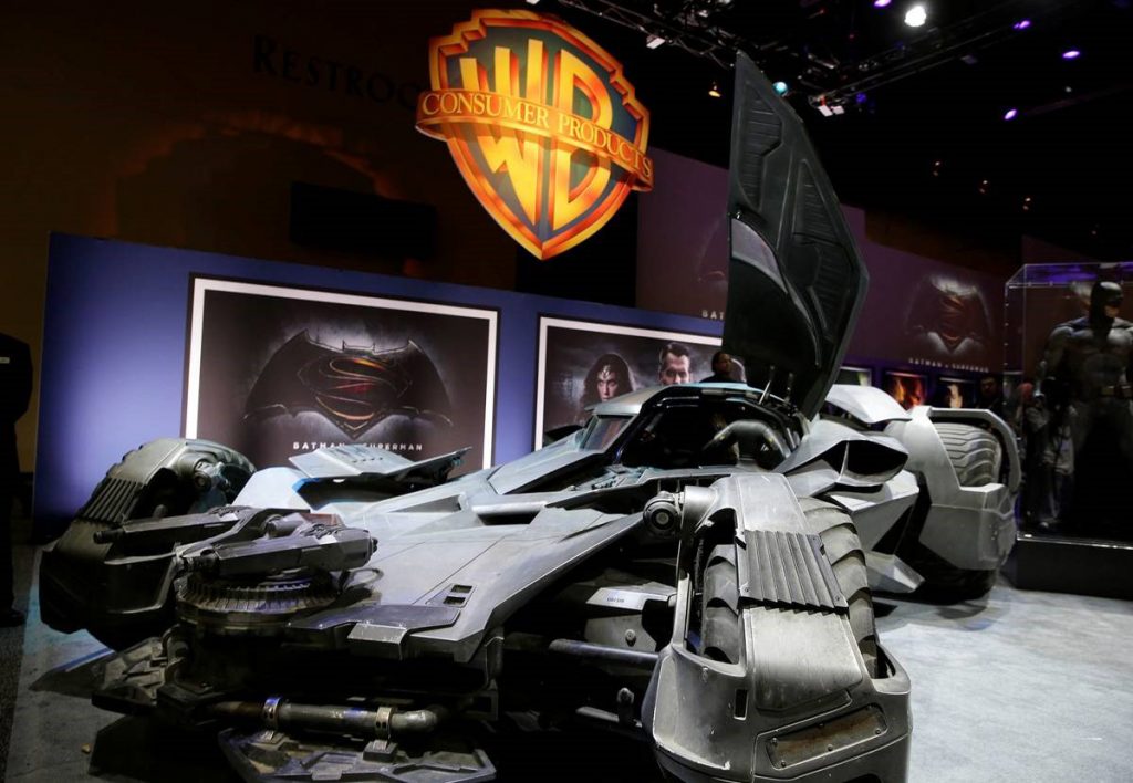 Batman v Superman's New Batmobile Is A 20-Foot Long, 7,000 Pound, 205 MPH  Beast | Carscoops