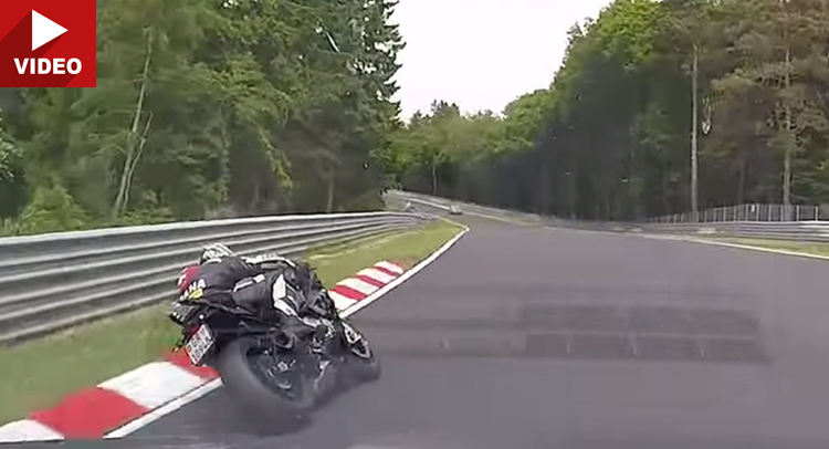  Megane RS vs BMW S1000-RR On The Nurburgring