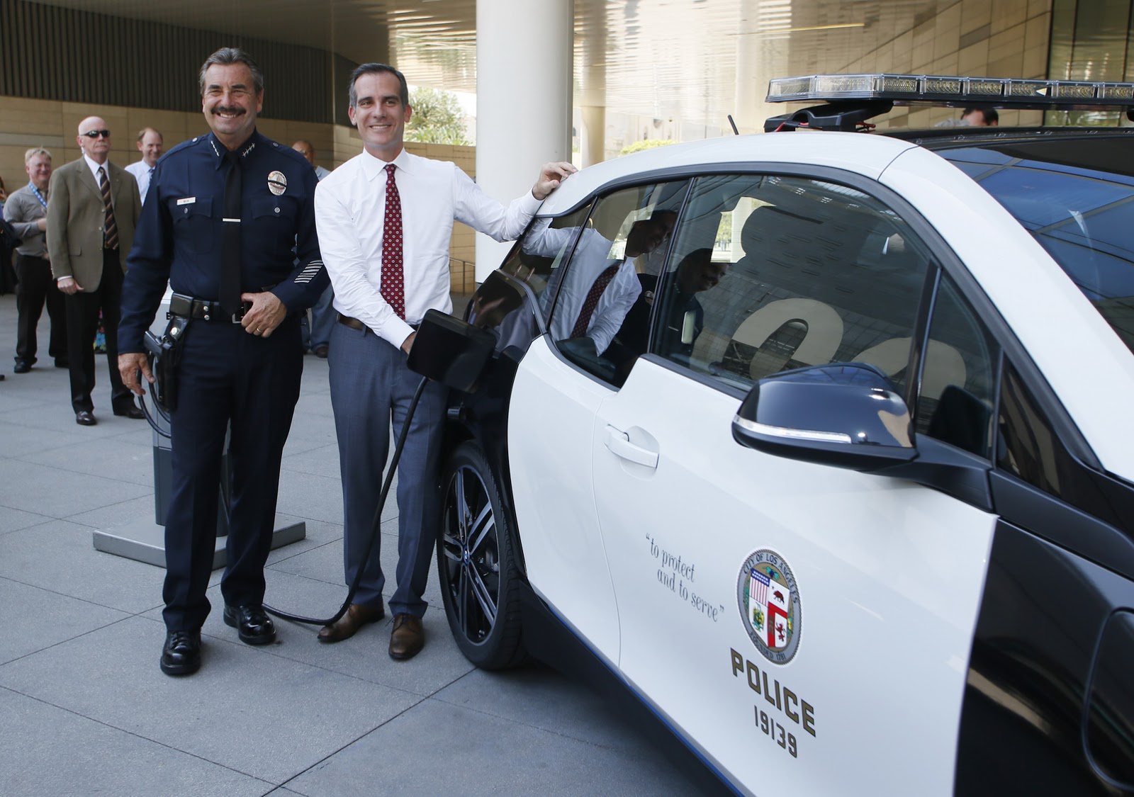 Polícia de Los Angeles agora armada com um Tesla P85D - Meio Bit