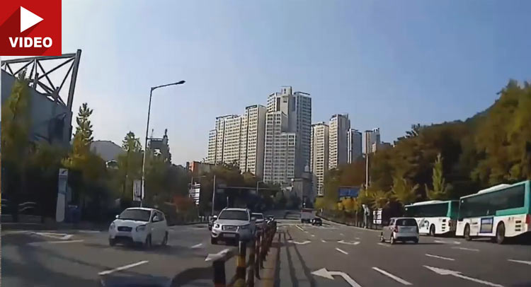  Real-Life GTA Incident Caught On Dashcam In South Korea