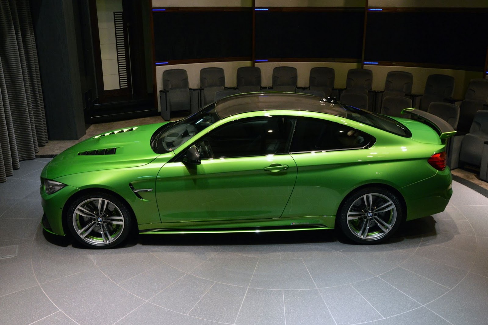 BMW m4 Green хаки