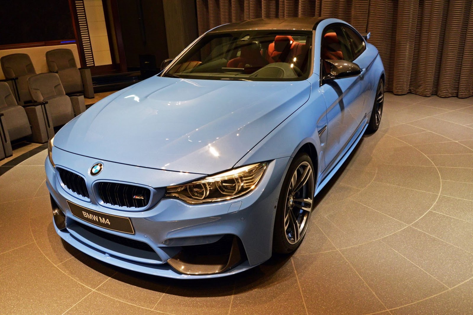 BMW m4 синий металлик