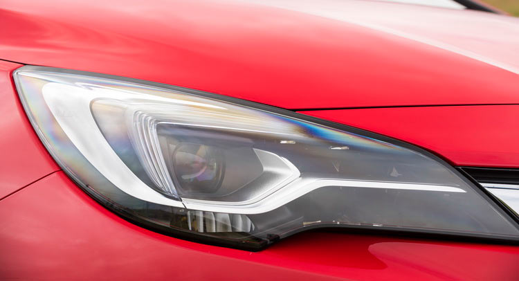  Vauxhall Talks Up Brit-Built Astra’s IntelliLux LED Matrix Headlights