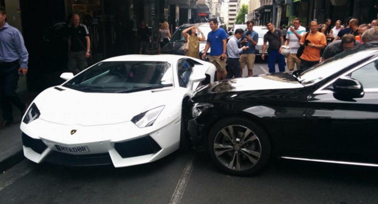  Oops, C-Class Driver Crashes Into Lamborghini Aventador In New Zealand