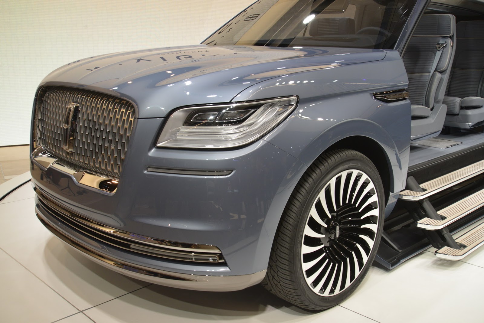 Lincoln Navigator Concept Brings Future ‘Bling’ To NY | Carscoops