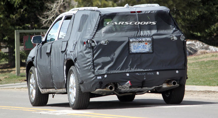 U Spy 18 Chevrolet Traverse Suv The Gmc Acadia S Roomier Brother Carscoops