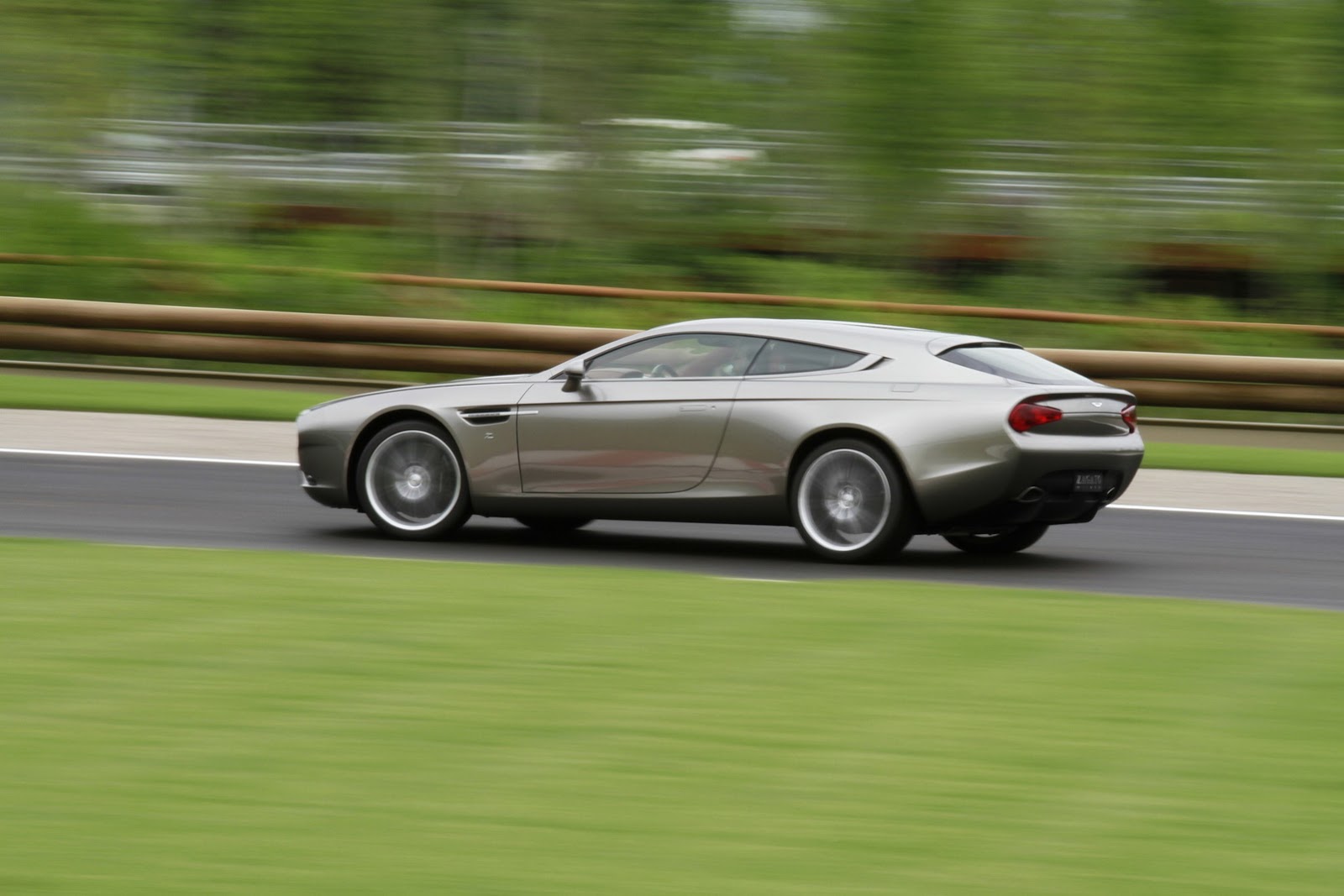 Шутинг это. 2014 Aston Martin Virage shooting Brake. Aston Martin Virage shooting Brake. Aston Martin Virage 2014. Aston Martin Virage shooting Brake Zagato.