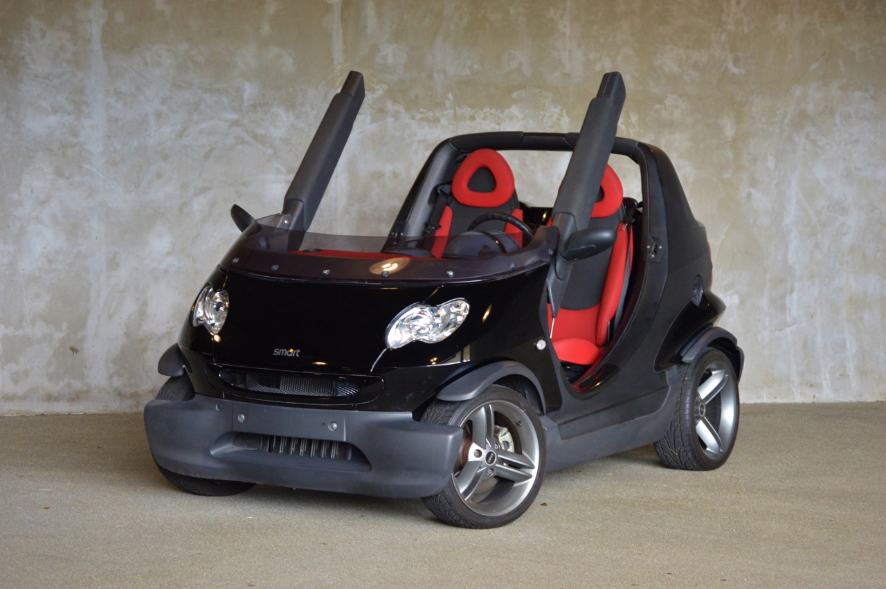 Be Different With This Insanely-Rare Smart Crossblade