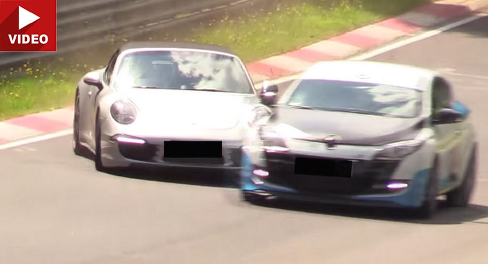  Nurburgring Near Crash Sees Porsche 911 Driver Avoiding Megane RS