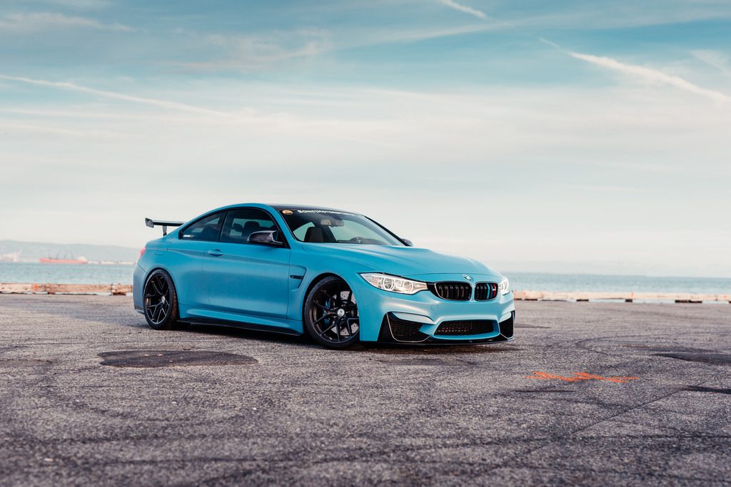 BMW m4 бирюзовая