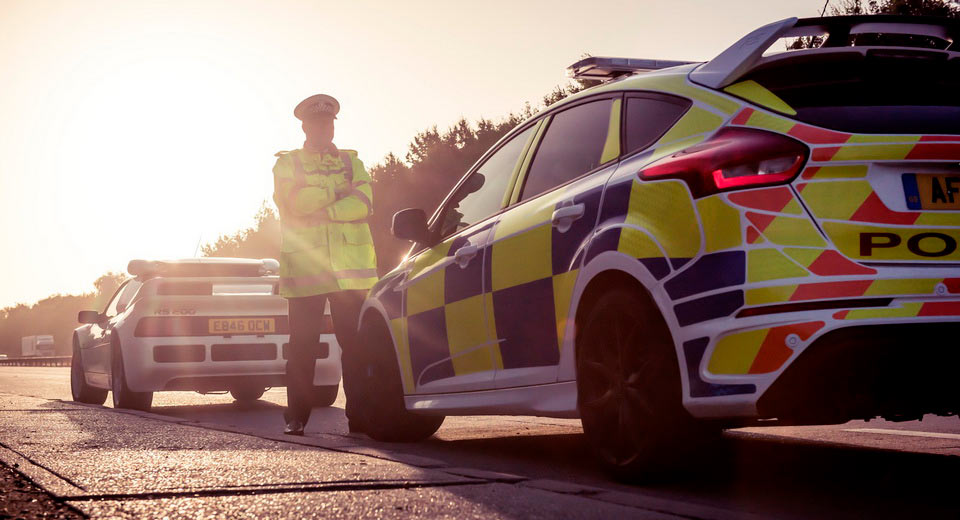  UK Police Tries Out Focus RS Hot Hatch, Brings Iconic RS200 Along [w/Video]