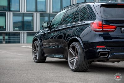 These Custom 22″ Wheels Work On Black BMW X5 | Carscoops