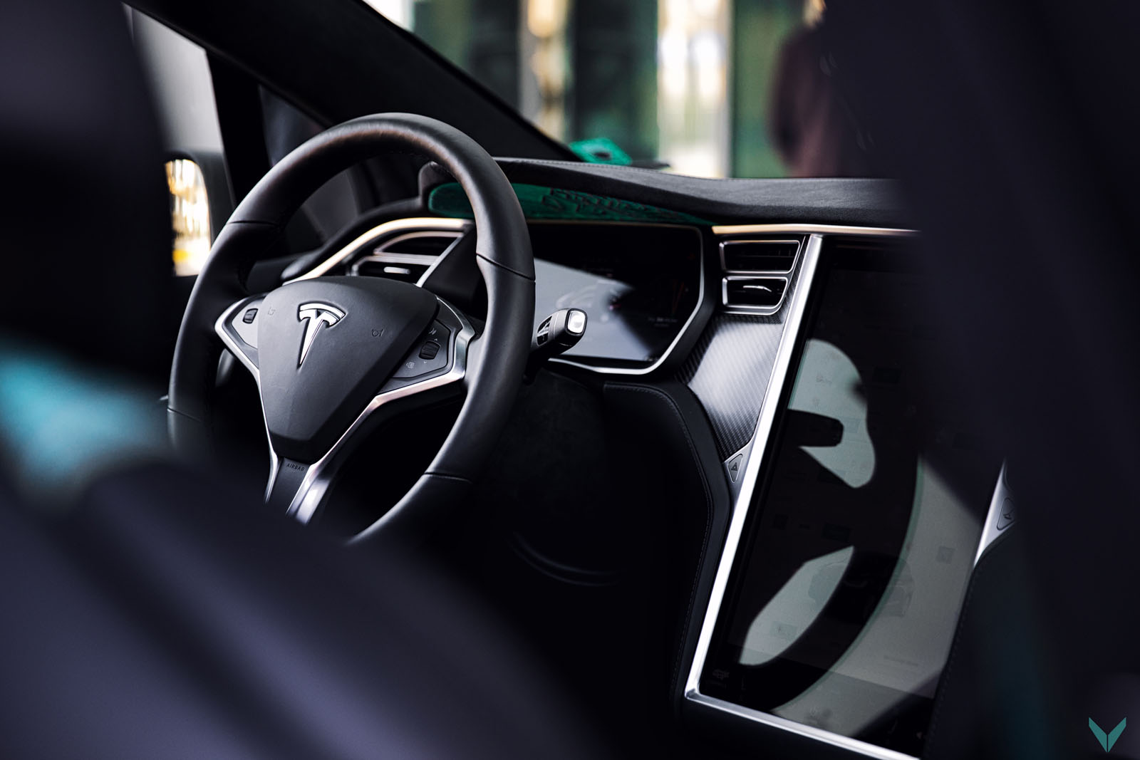 Vilner pimpt Tesla Model 3-Interieur mit Hahnentrittmuster und viel Türkis