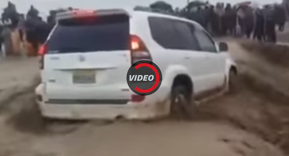  Toyota Land Cruiser Swallowed By Horrifying Flash Flood In Pakistan