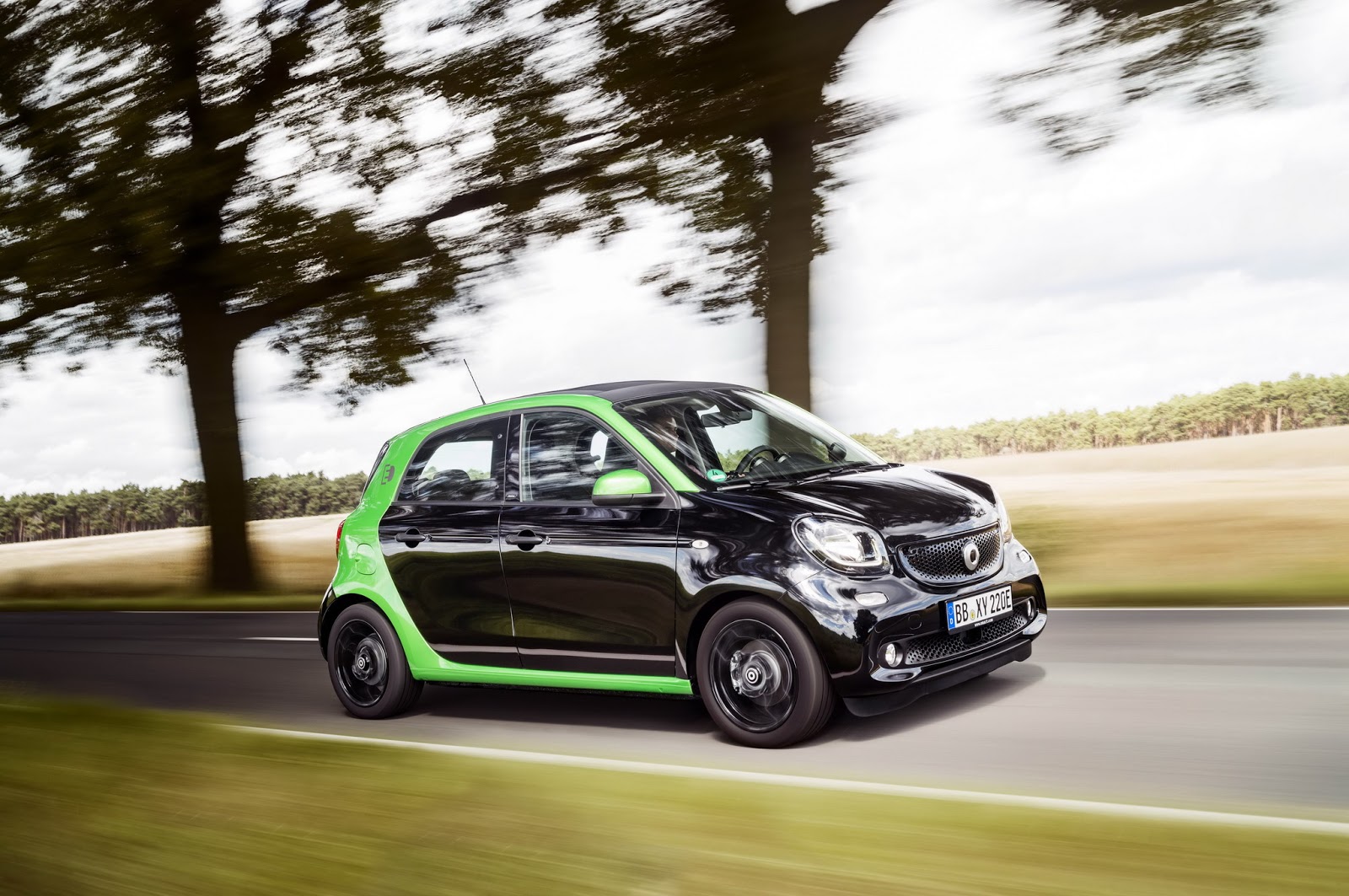 Smart ForTwo, ForFour Electric Drive go on sale in Germany