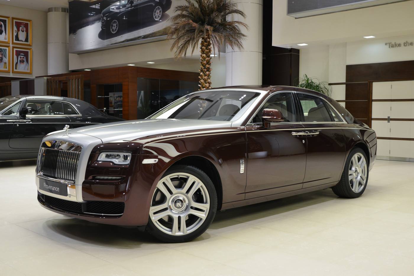 Rolls Royce Ghost красный