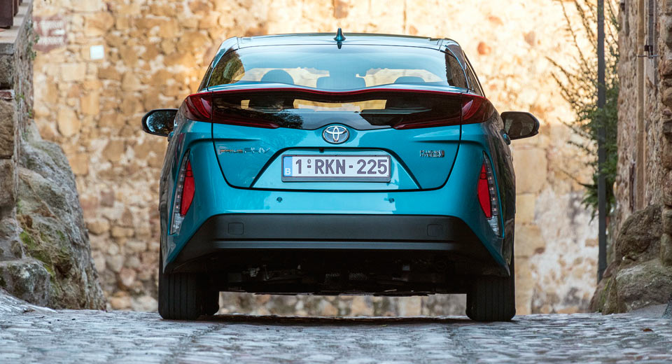  Toyota To Launch Solid-State Battery EV In 2022