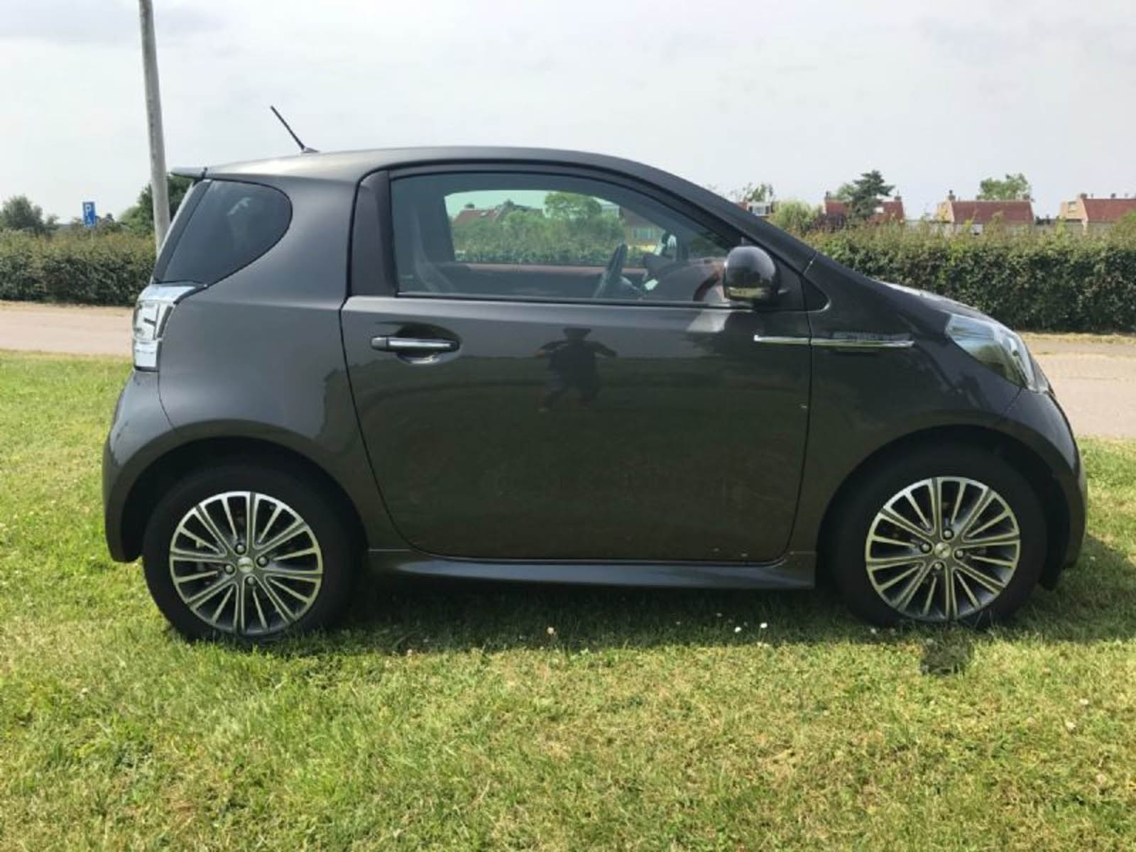 Toyota IQ Aston Martin Cygnet