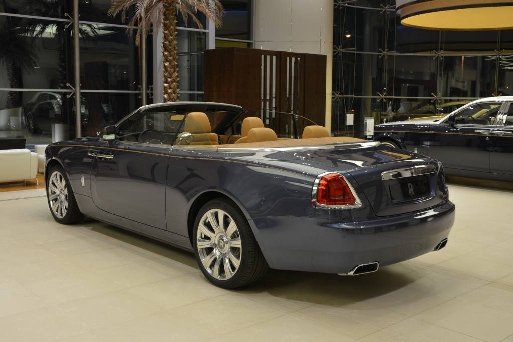 RollsRoyce Wraith 2018 Купе Midnight Sapphire  Iguazu Blue Полночный  Сапфир  Синий Игуазу цвет салона Seashell  Navy Blue Слоновая кость   Морской синий  Новые в наличии  Купить у