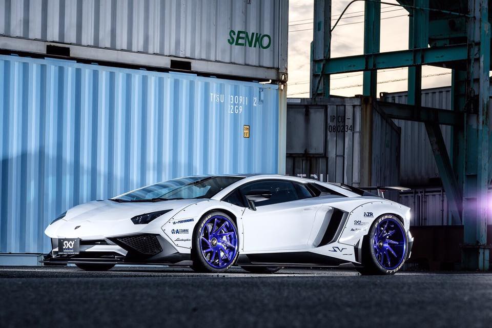 Lamborghini Aventador lb Performance