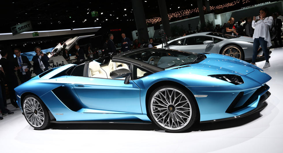  Lamborghini Aventador S Roadster Pops Its Top In Frankfurt