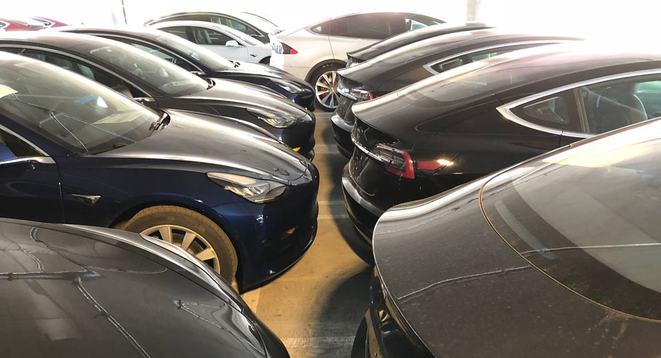  Why Are Dozens Of Tesla Model 3, S, And X Sitting In An LA Parking Lot?