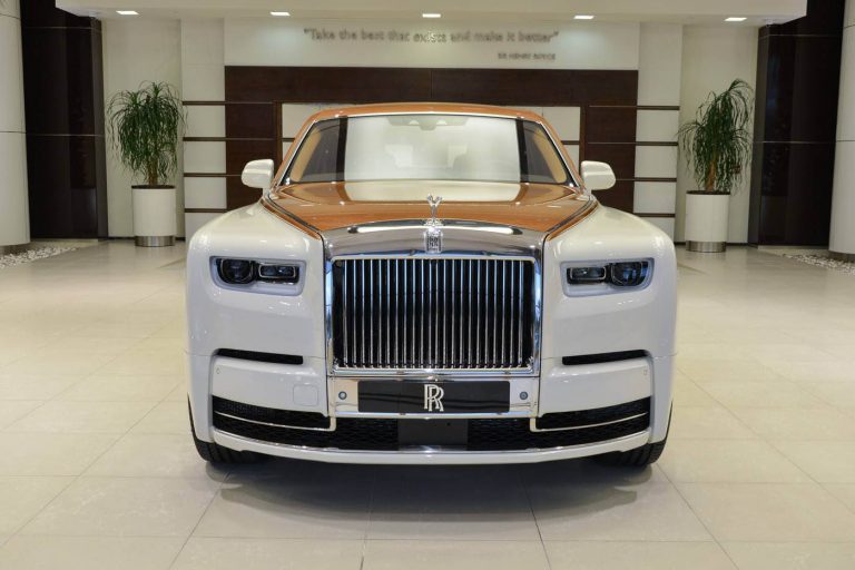 The New Rolls-Royce Phantom Looks Particularly Arabian In Abu Dhabi ...