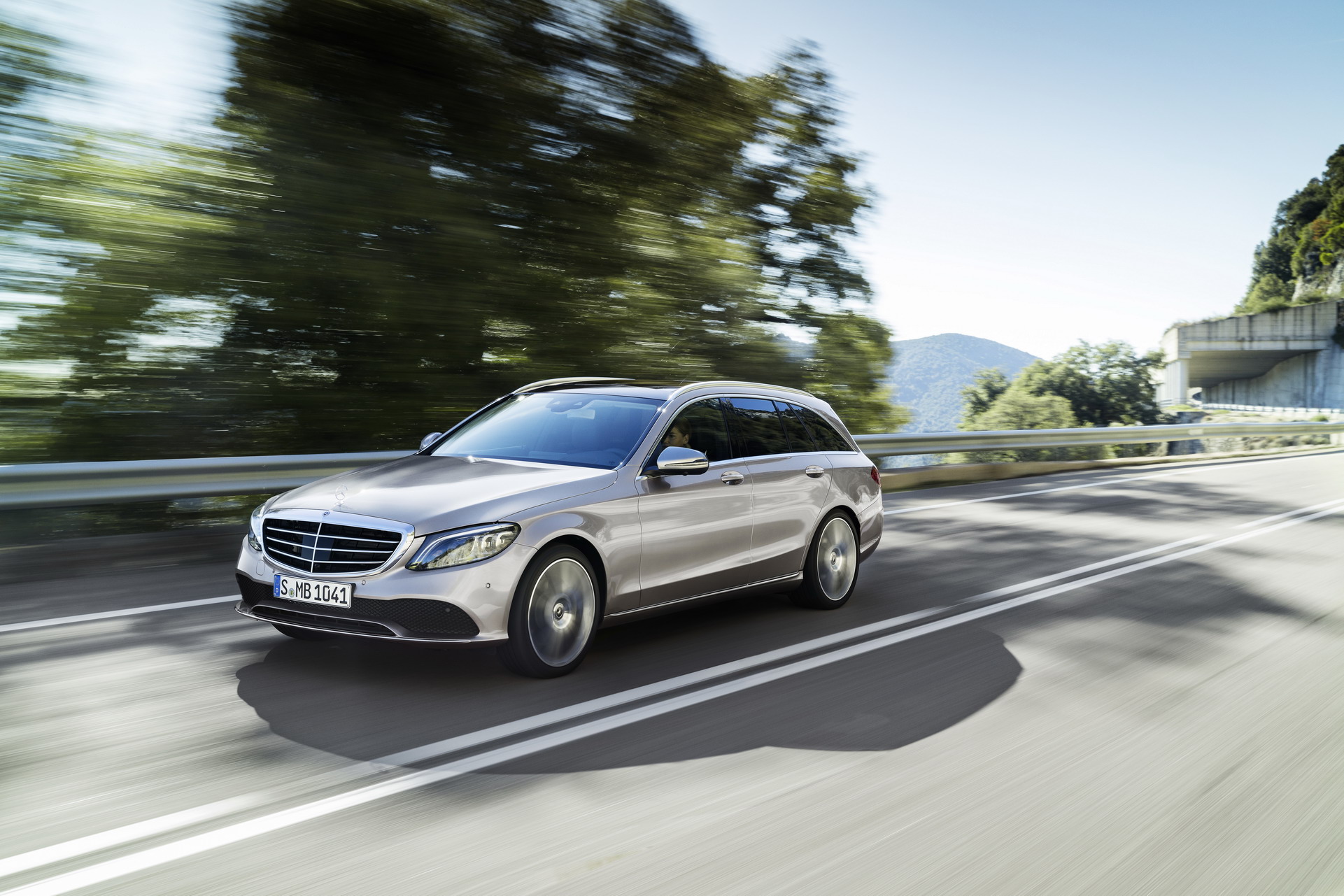 2019 Mercedes-Benz C-Class Facelift Debuts With S-Class Tech | Carscoops