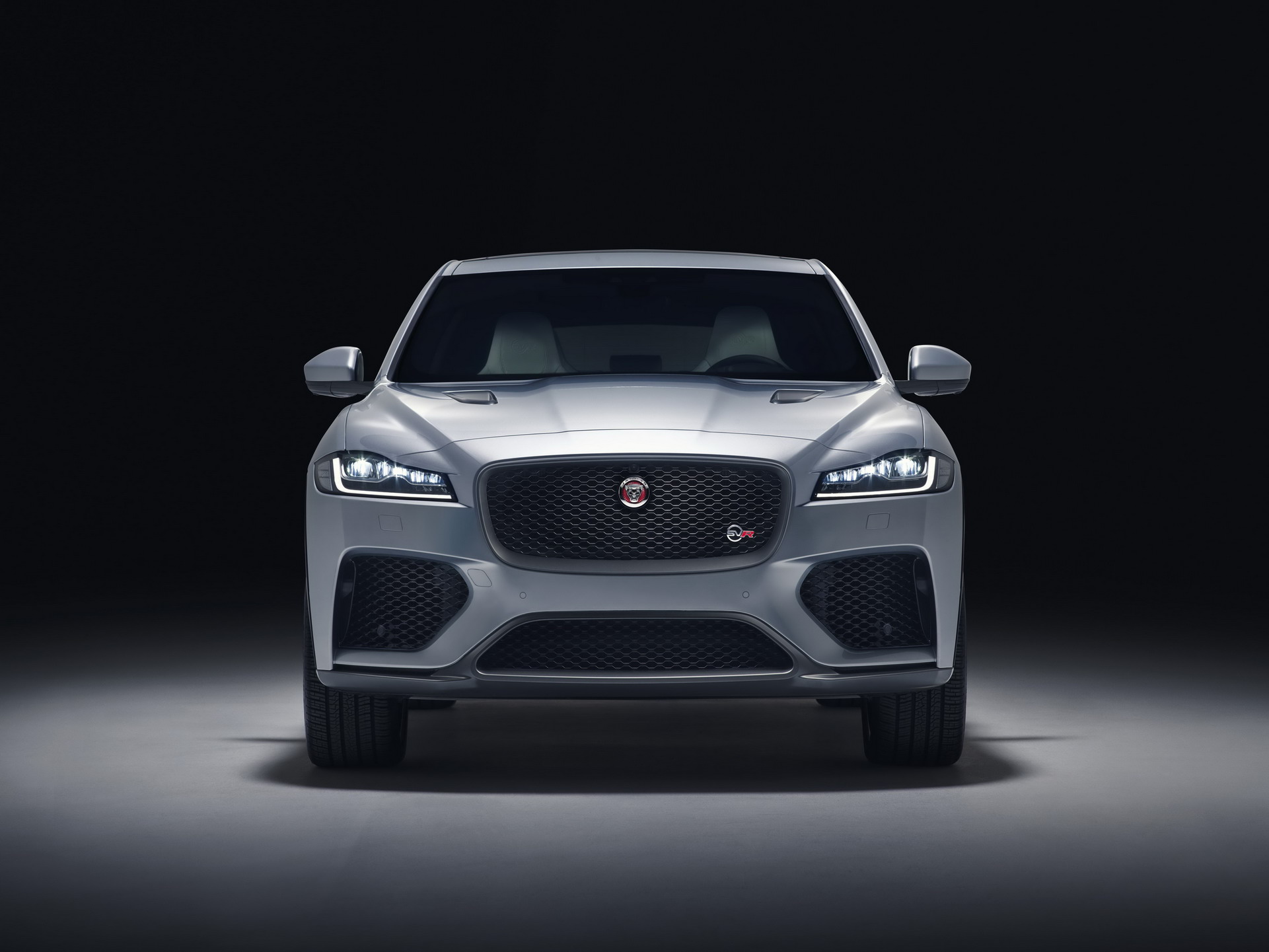 [Imagen: 2019-Jaguar-F-Pace-SVR-007.jpg]