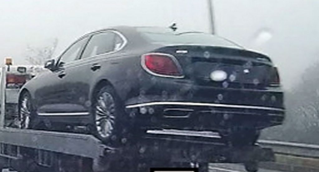  2019 Kia K900 Spotted On Trailer Completely Undisguised!