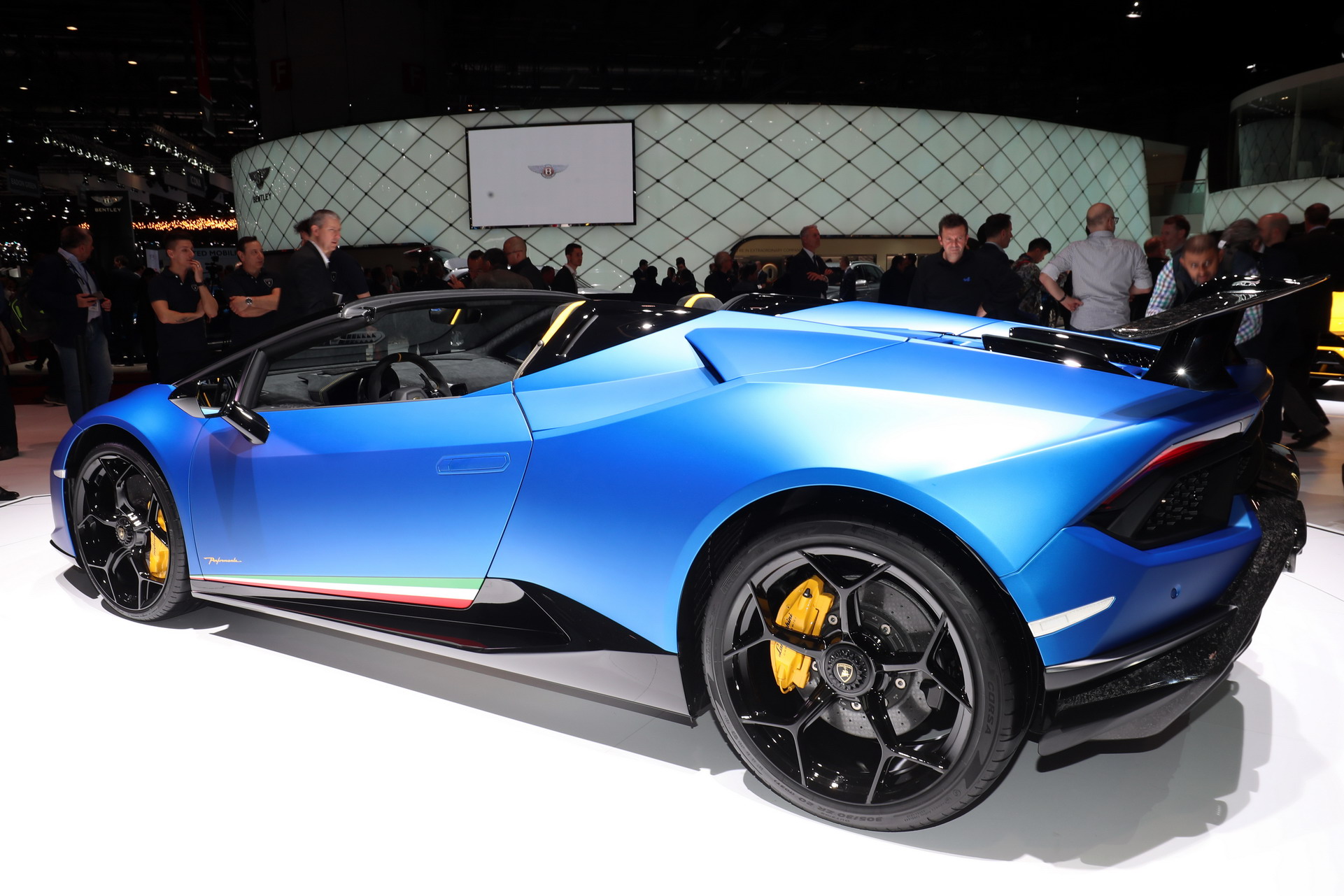 Lamborghini Huracan Performante Spyder Goes Topless In Geneva Carscoops