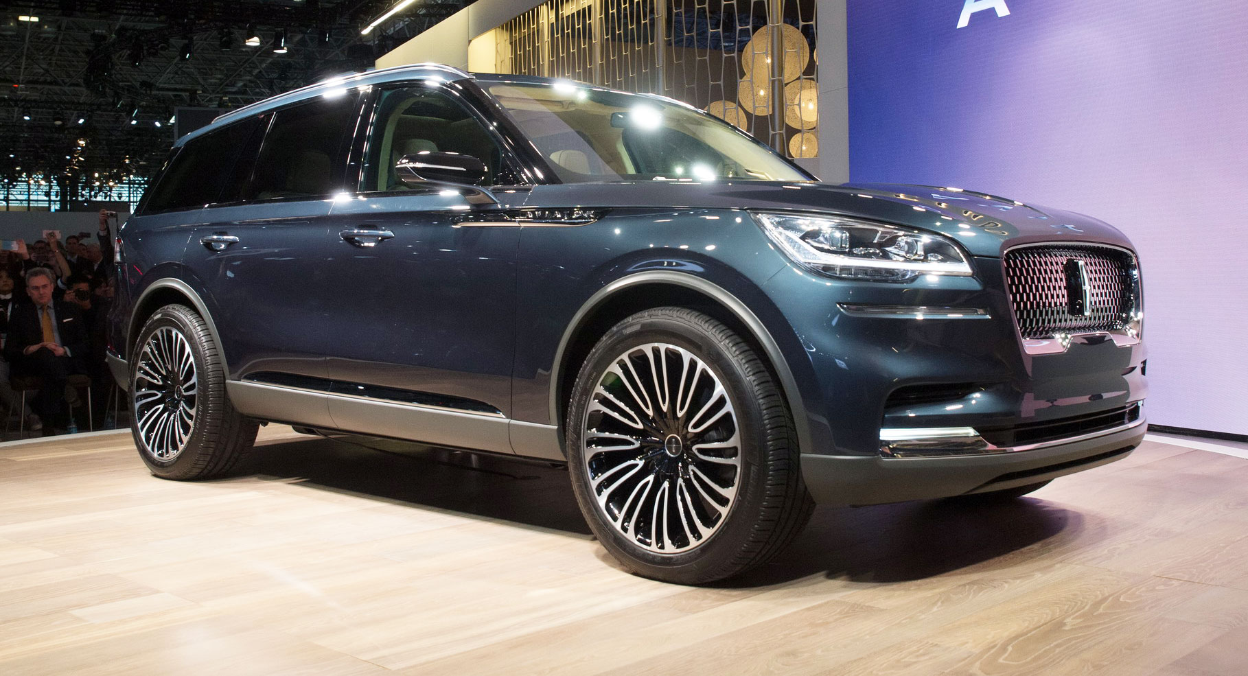 Lincoln Aviator Forecasts An Elegant ThreeRow PlugIn Hybrid Carscoops