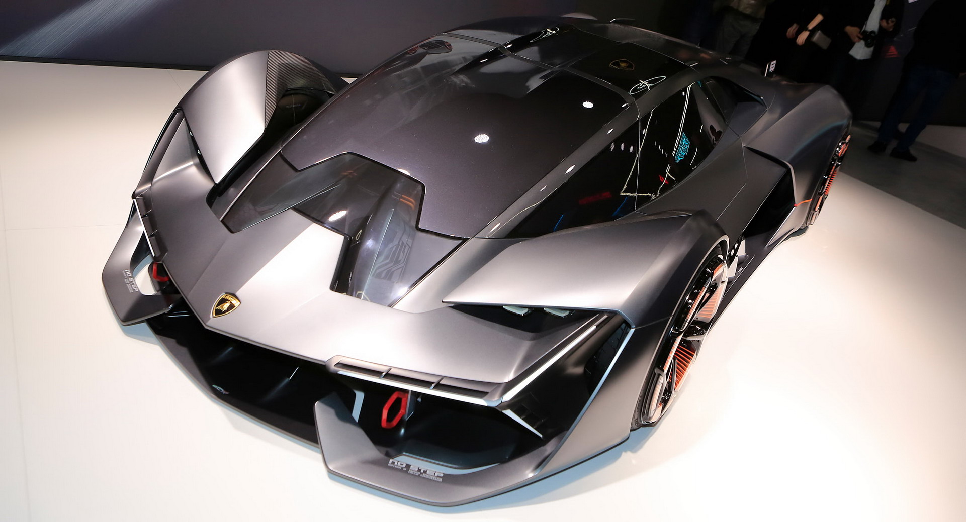 Lamborghini's unveils the futuristic Terzo Millennio concept