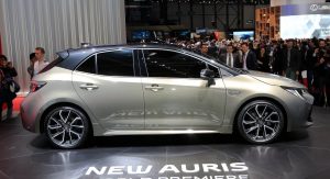19 Toyota Auris Says No To Diesels Debuts New 178hp Hybrid Carscoops
