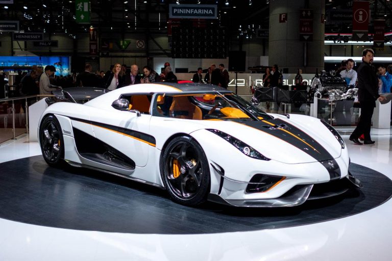 Koenigsegg Regera In White Looks Like A Ghost In A Carbon-Fiber Shell ...