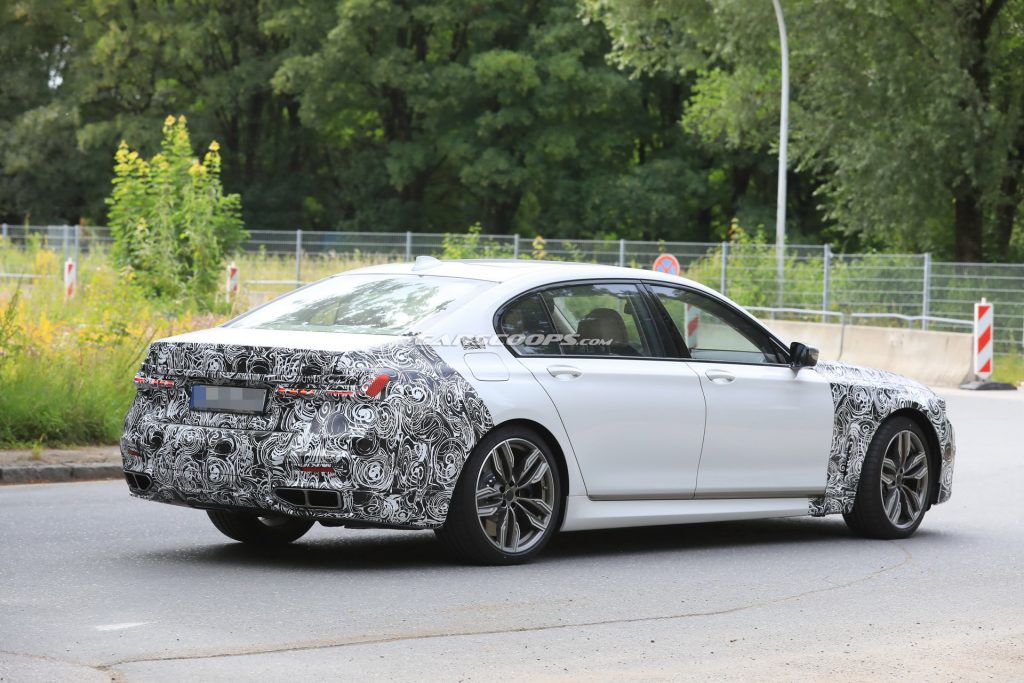 Facelifted 2019 Bmw 7-series Spied In Base And M760li Xdrive Forms 