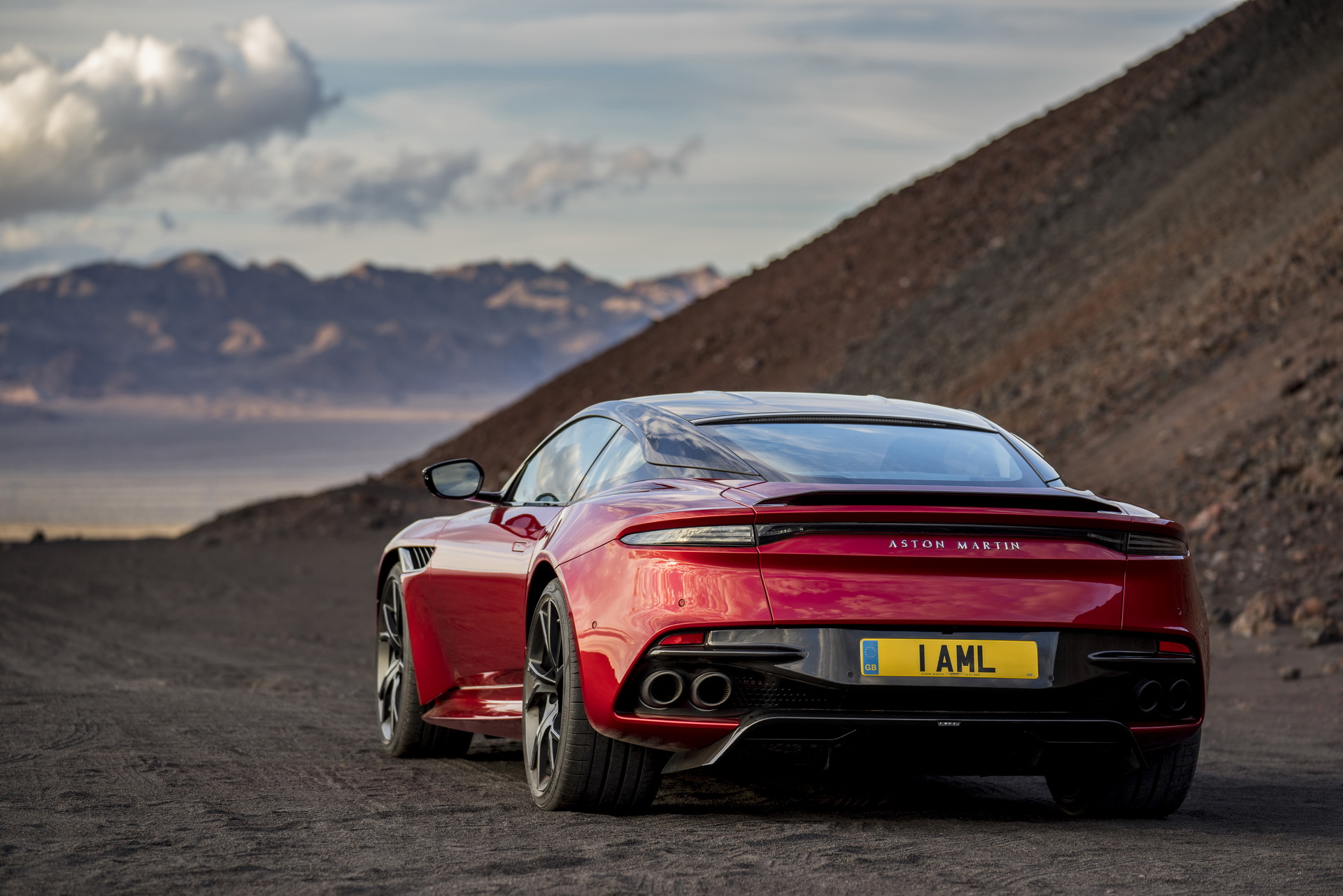 2019 Aston Martin DBS Superleggera Is A Ferrari-Killing Sex Symbol With