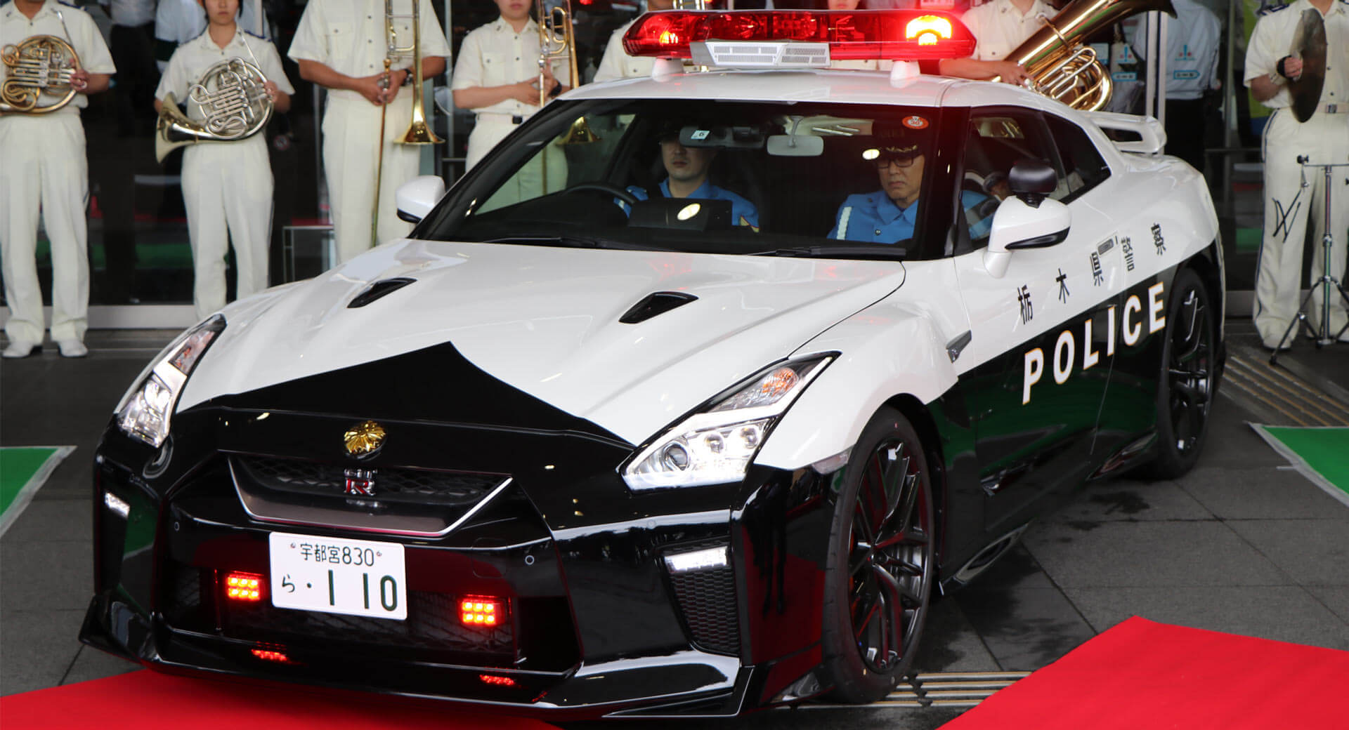 Nissan gtr police