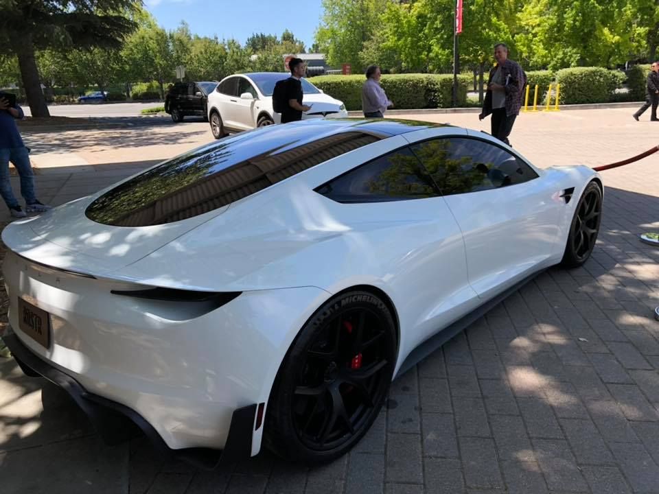 Tesla roadster второе. Тесла родстер 2. Tesla Roadster White. Машины Tesla Roadster 2.0. Tesla Roadster белая.