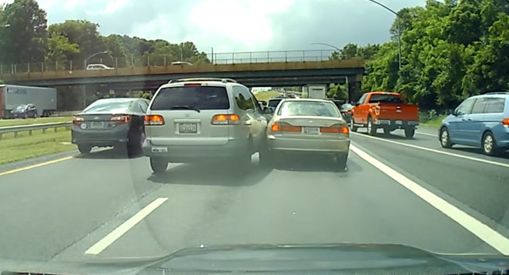  Cars Collide In Traffic But Their Drivers Just Go On With Their Business