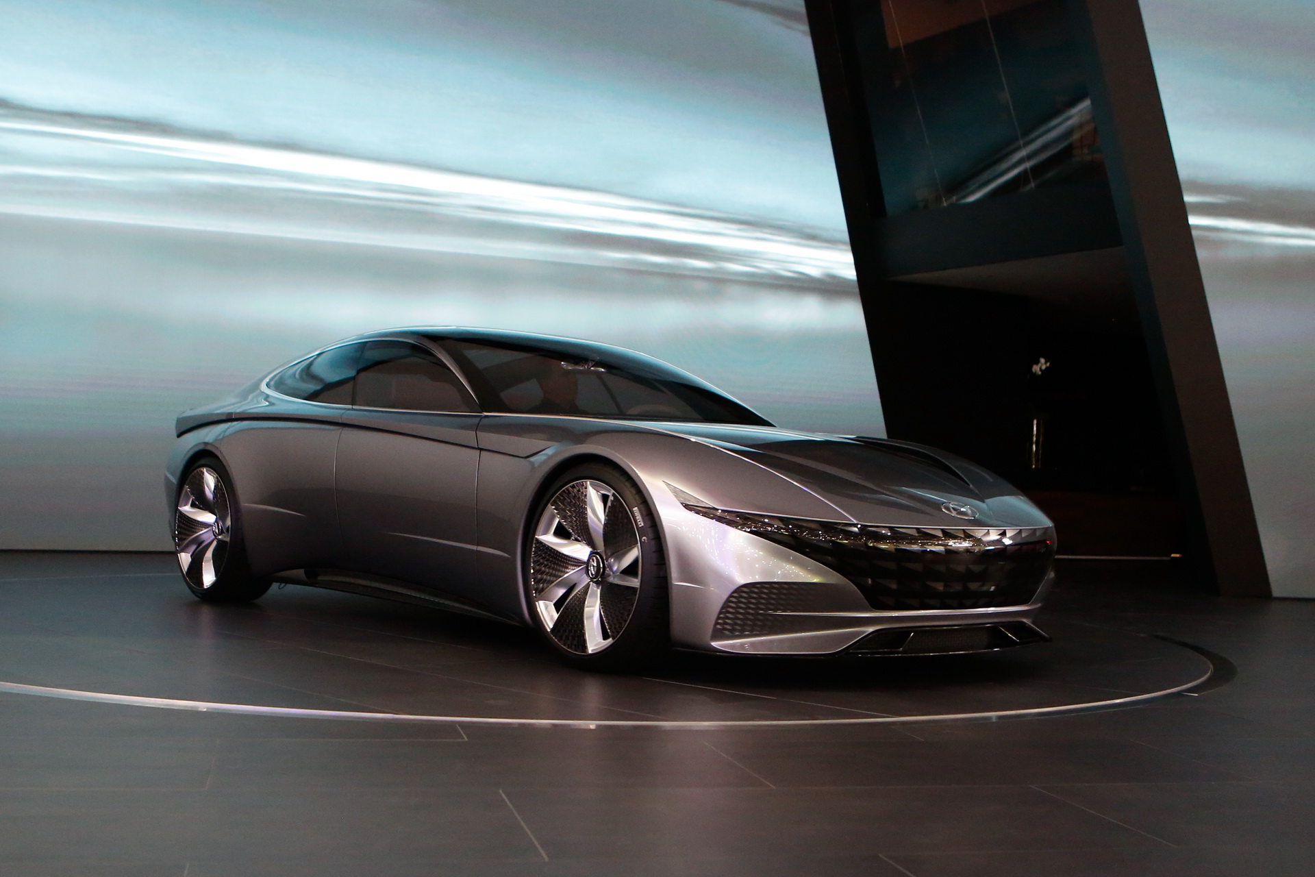 Hyundai Le Fil Rouge Concept Makes NA Debut At Concours d’Elegance of ...