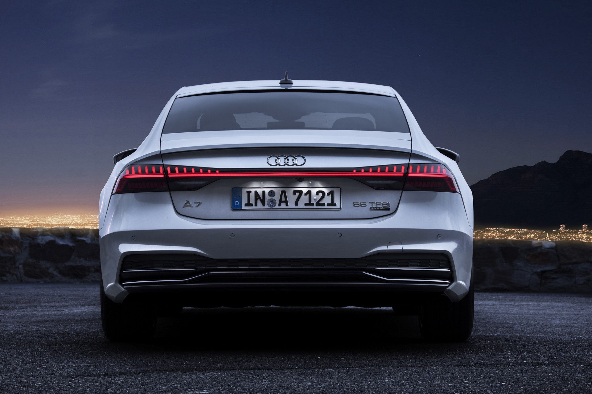 7 2019 год. Audi a7 2020. Ауди а7 2019. Ауди а7 2020. Audi a7 Sportback сзади.