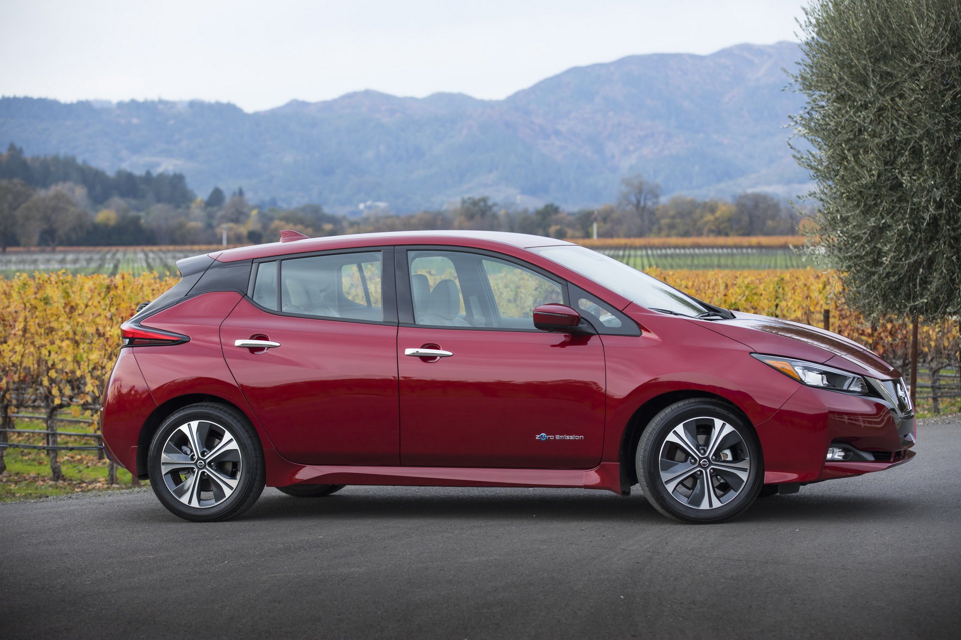 Nissan Confirms Leaf With 200-Mile-Plus Range Is Coming – Eventually ...